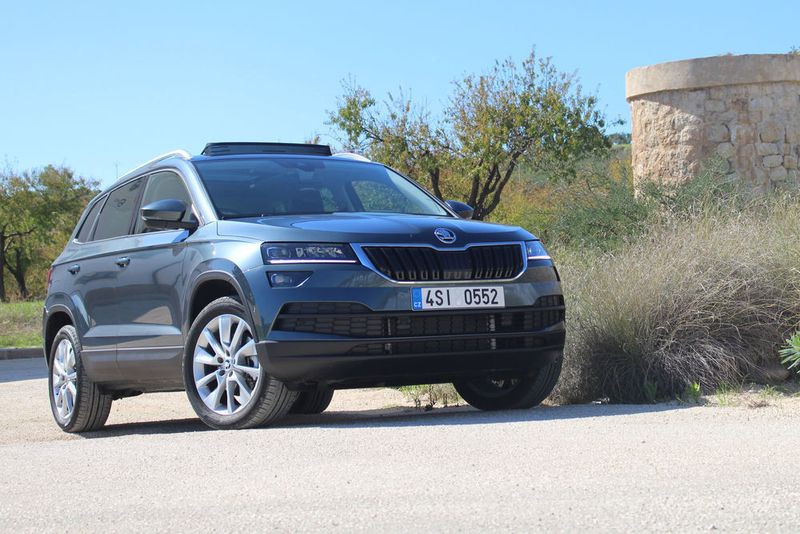 Bodenfreiheit und Rampenwinkel verweisen auf die Offroad-Qualitäten des Allrounders. (Ampnet)