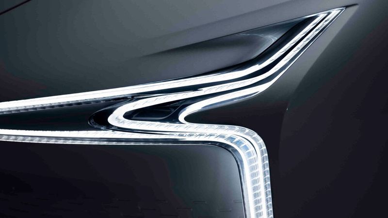Markant: die wellenförmigen LED-Frontleuchten. (Bild: Hopium)