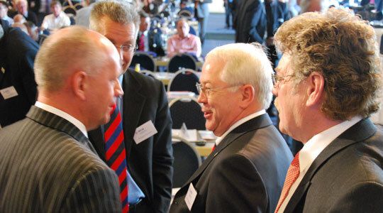 Randgespräche: Werner von Hebel, Audatex, Wolfgang Heintges und harald Brockmann, BVSK und Friedrich Nagel, ZKF. (Archiv: Vogel Business Media)