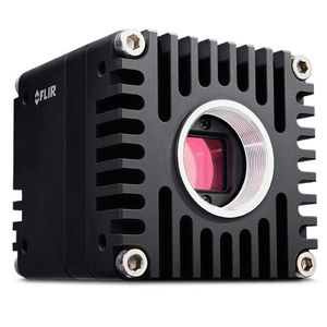 Das ist die Oryx-Kamera von Teledyne Flir, die in der Skills.lab Arena von Antont Paar Sportstec etwa die Flugbahn eines Fußballs verfolgen kann. Möglich macht das ihre hohe Auflösung.(Bild:  Teledyne Flir)