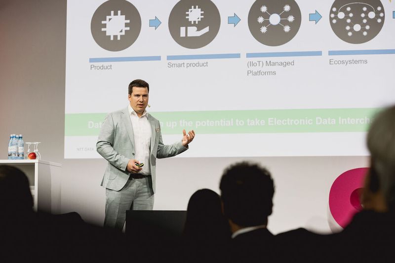Daten teilen oder nicht? Tobias Häuptle von NTT Data Deutschland spricht über die Herausforderungen moderner Datenarchitekturen in der Prozessindustrie und über das große Potenzial europäischer Datenräume. (Bild: Stefan Bausewein)