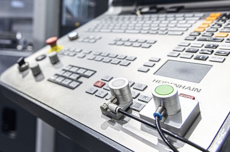 Ohne Automatisierungsschnittstelle startet ein Aktuator die Maschine. (Bild: Hoffmann Group)