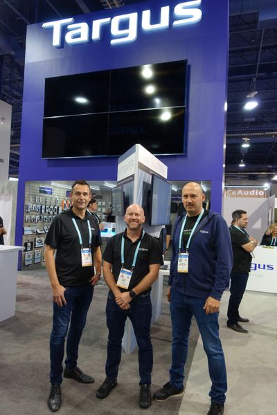 Das Targus Team war morgens um 6h schon fleißig radeln (v. l.) David Brown, Dave Crew und Raphael de Perlinghi. (Bild: IT-BUSINESS)