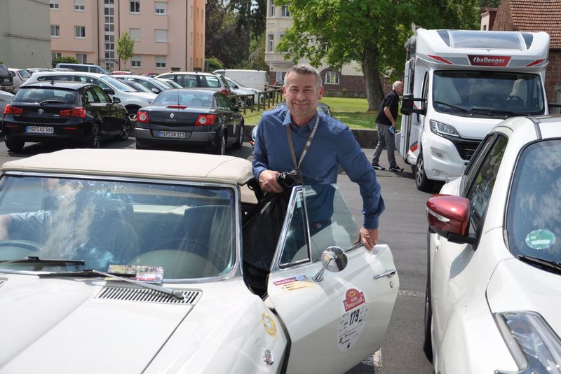 Mit dabei auf der Rallye Mitsubishi-Händler Rainer Eck, der den Startplatz bei einer Verlosung des »kfz-betrieb« gewonnen hatte. (Foto: Grimm/Dominsky)