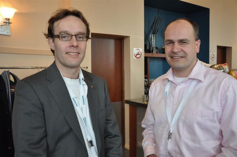 Im Bild von links: Mark Hellinghuizer, Plant Network Security Manager at Yokogawa Europe Solutions B.V. (left) and Jos Berkien, Expertise Leader Instrumentation & Automation AkzoNobel Technology & Engineering (EOS)  (Bild: M.Henig/PROCESS)