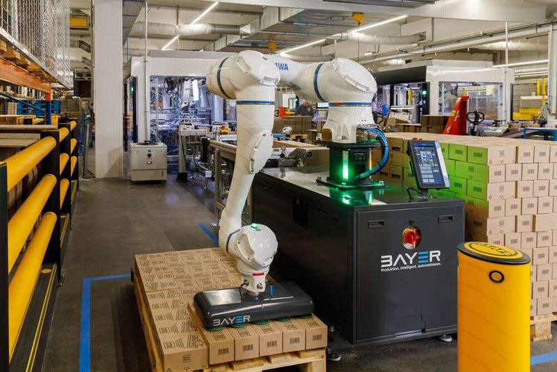 Zentrales Element der Lösung ist ein Cobot der Baureihe HC von Yaskawa, der mit einem von Bayer entwickelten Vakuumgreifer ausgestattet ist. (Bild: Yaskawa Europe)
