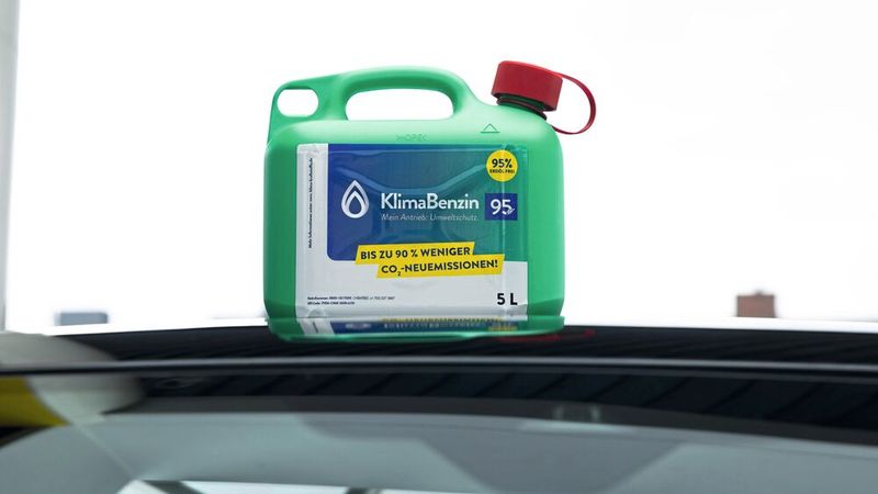 Angeblich verträgt sich der Kraftstoff mit allen gängigen Modellen, die im Verkehr sind. (Bild: Klima Kraftstoffe GmbH)