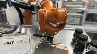 Im Projekt DiRecReg entwickeln vier Institute des KIT und sieben Unternehmen eine vollständige Prozesskette, um gebrauchte Batterien und Ausschuss besser zu verwerten.  (Bild: wbk, KIT)