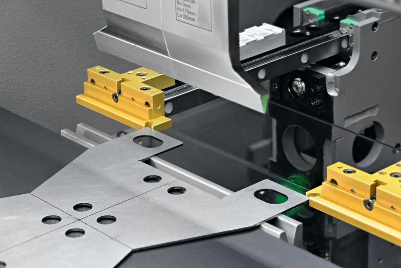 Impressionen von der Abkantmaschine Xpert 40. (Bild: Bystronic)
