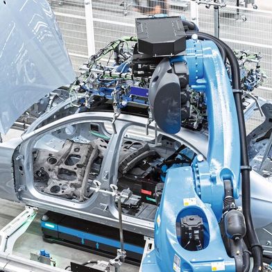 Trotz eines stabilisierten Auftragsbestands bleibt die Stimmung in der Automobilbranche mehr als schlecht. (Bild: Mercedes-Benz)