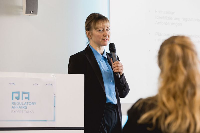 Die beiden Referenten Claudia Tessenow (CEED)...  (Bild: Stefan Bausewein)