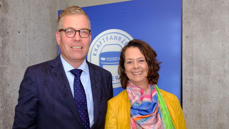 Nina Esklidsen, Präsidentin des Landesverband des Kfz-Gewerbes Schleswig-Holstein, und Geschäftsführer Jan-Nikolas Sontag (Bild: VCG – Zietz)