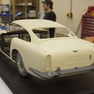 Die Karrosserie, wie sie aus dem 3D-Drucker in 18 Einzelteilen heraus kommt....