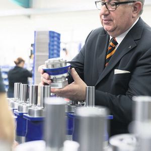 Prof. Dr. Spath: „Wir müssen es sein, die aus einer Spitzenposition heraus autonome, selbststeuernde, wissensbasierte und sensorgestützte Produktionssysteme entwickeln, vermarkten und betreiben.“