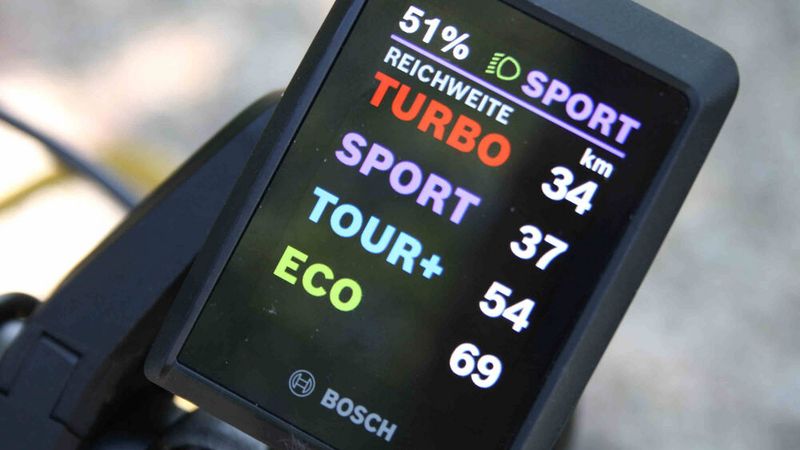 Sollten die 34 Kilometer im Turbomodus nicht reichen, kann man sich anzeigen lassen, in welchem Unterstützungsmodus welche Reichweite möglich ist. (Bild: sp-x / Mario Hommen)