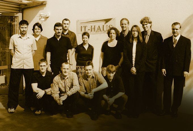 1999 gewann IT-Haus den 1. Preis beim Existenzgründerwettbewerb für innovative Unternehmenskonzepte der Universität Kaiserslautern. Damals hatte das Unternehen 13 Mitarbeiter und  15,2 Millionen Euro Umsatz. (IT-Haus)