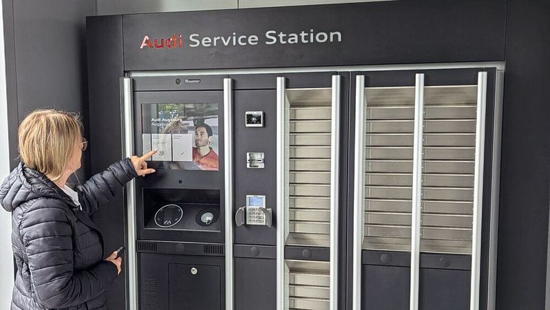 Immer mehr Kunden nutzen bei Schwaba in Augsburg die Servicestation, um ihren Wagen zur Wartung oder Reparatur abzugeben. (Bild:  Rosenow – VCG)