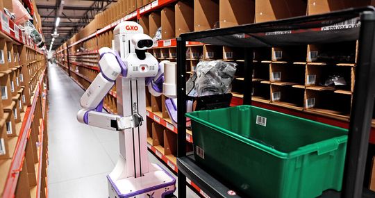 Hier sehen Sie einen Reflex-Roboter bei GXO in Aktion.(Bild:  GXO)
