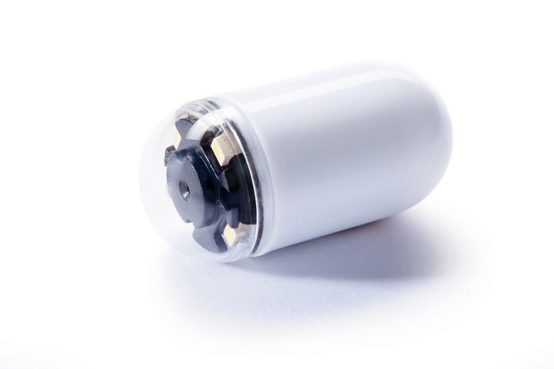 Vollgepackt mit innovativer Elektronik und Radio-Frequenz-Übertragungstechnik misst die endoskopische Kapsel nur zirka 25 mm, … (Bild: Cicor)
