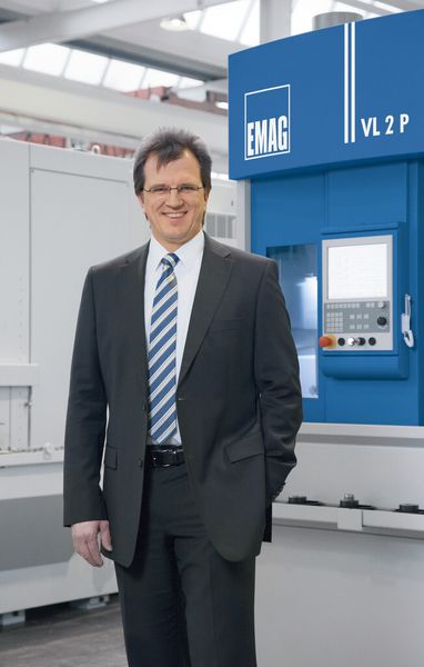„Wir freuen uns sehr über diese Auszeichnung“, erklärt Dr. Guido Hegener, Geschäftsführer der EMAG Salach Maschinenfabrik GmbH. „Sie ist Ansporn für uns, den eingeschlagenen Weg weiterzugehen. Die Energieeffizienz der Anlagen ist bei uns seit Jahren im Fokus.“ (Bild: Emag)