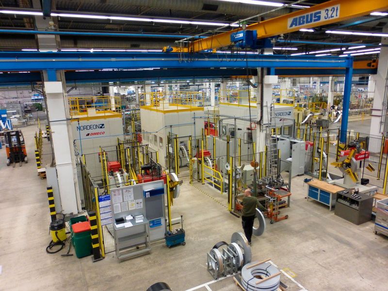 Links und in der Mitte die beiden alten und rechts die Flexipressen-Linie, die im März in Betrieb genommen wurde. (Finus)