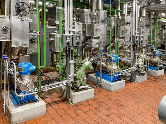 (Weil schon vor dem Schaden „Nikkiso“-Pumpen von Lewa für die Förderung von Destillaten eingesetzt wurden, fiel die Wahl erneut auf diese leckagefreien Non-Seal-Spaltrohrmotorpumpen. Quelle: H&R)