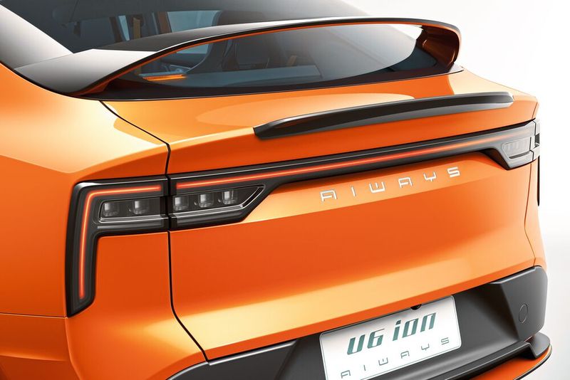 Grundsätzlich ist das Design funktional gehalten. Die Spoiler des U6 dienen einem niedrigen Luftwiderstandsbeiwert von 0,27. (Bild: Aiways)