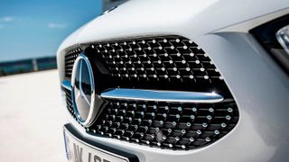 Der Daimler-Konzern profitierte im dritten Quartal nach eigenen Angaben von einer unerwartet schnellen Markterholung und von seinen Maßnahmen für mehr Effizienz und Kostendisziplin. (Bild: Daimer)