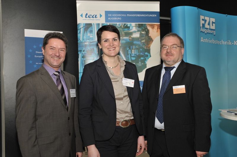 Prof. Dr.-Ing. Michael Kupke, Deutsches Zentrum für Luft- und Raumfahrt, Leiter Zentrum für Leichtbauproduktionstechnik Augsburg, Eva Weber, Wirtschaftsreferentin der Stadt Augsburg, Andreas Thiel, Geschäftsführer der Regio Augsburg Wirtschaft GmbH (v.l.n.r.).  (Bild: SX Heuser & Regio Augsburg Wirtschaft GmbH)