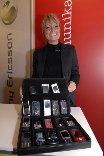 Ein Koffer voller Handy-Highlights aus dem Hause Sony Ericsson. (Archiv: Vogel Business Media)