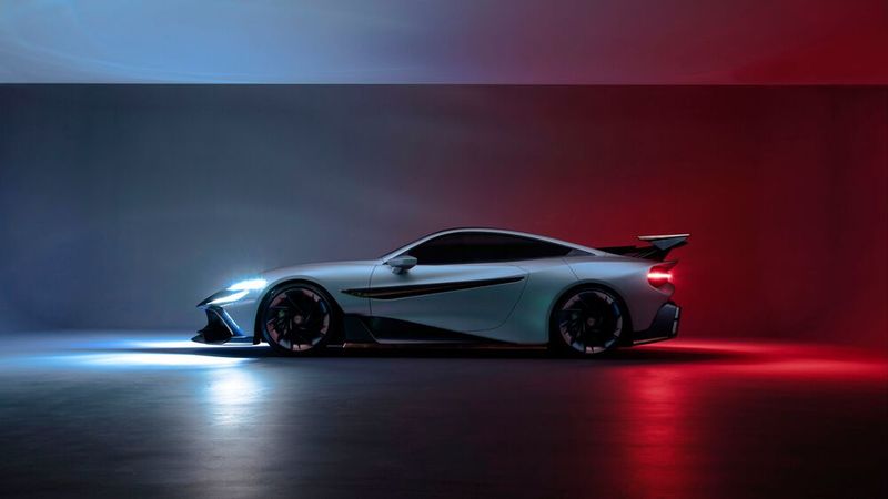 Man muss schon genau hinschauen, um den BMW 8er zu erkennen, der unter der dynamischen Haut des Naran steckt. (Bild: Naran Automotive)