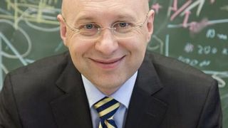 Stefan Hell freut sich über die höchste Auszeichnung für einen Wissenschaftler: Er erhält den Nobelpreis für Chemie. (Bild: dkfz.de)