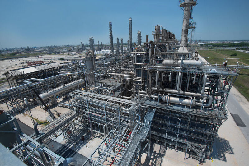 La Porte Complex: The site occupies approximately 550 acres and produces ethylene, propylene, linear low-density polyethylene and low-density polyethylene, as well as acetyls which are used to produce acetic acid and vinylacetate monomer.  (Lyondell Basell)