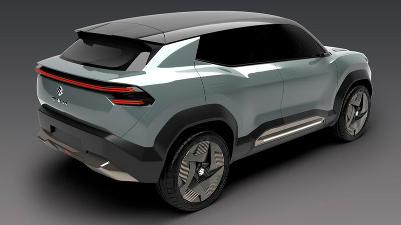 Das Rücklicht geht bei dem Suzuki-BEV-Konzept „EVX“ über die ganze Breite des Hecks. (Bild:  Suzuki)