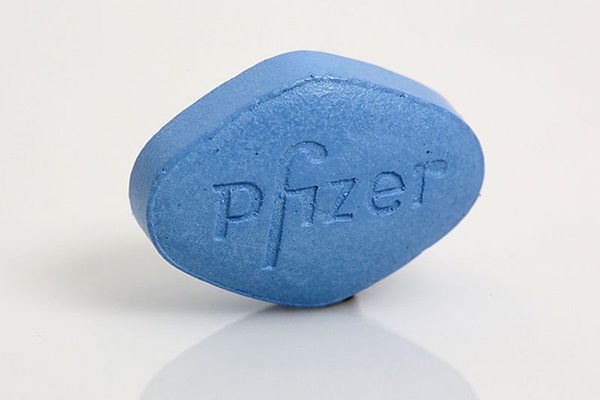 Was Mergers & Acquisitions angeht ist Pfizer keine unbeschriebenes Blatt. 2000 kaufte der US-Pharmahersteller den Konkurrenten Warner-Lambert für 93 Milliarden Dollar. Jeweils 65 Milliarden Dollar ließ sich Pfizer sowohl das schwedische Unternehmen Pharmacia (2002) sowie den amerikanische Arzneimittelhersteller Wyeth (2009) kosten. (Bild: Tim.Reckmann)