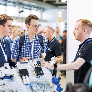 Die all about automation brachte vom 26. bis 27. August 2026 Anwender und Anbieter aus den Bereichen Automation, Robotik und Digitalisierung in Zürich zusammen. Die Aussteller lobten die kompakte, persönliche Atmosphäre und die hohe Gesprächsqualität. (Bild:  Easyfairs)