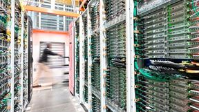 Der transatlantische Datenverkehr bleibt unsicher, solange der Cloud Act in den USA gilt. AWS versucht jetzt auf europäischem Boden mit Gürtel und Hosenträger zu agieren. (Bild: AWS)