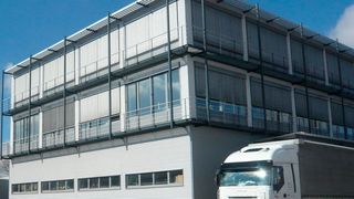 Das neue Lager entsteht am Firmensitz in Illerrieden. (Bild: KVT Fastening)