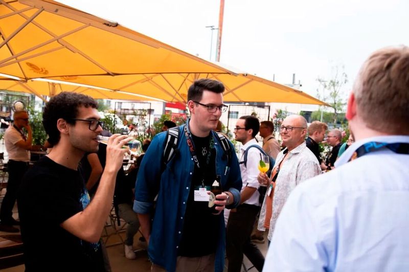 Auch auf der bewährenten Afterparty im Motor World Inn gab es reichlich Gelegenheit für Netzwerken, fachlichen Austausch und gemeinsames Feiern. (Bild: Tobi Giessen)
