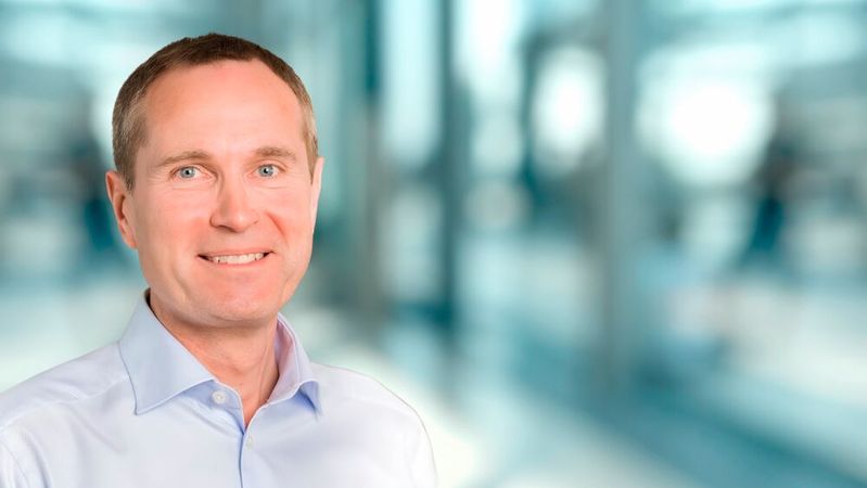 Jakob H. Kraglund, CEO bei Omada Identity, ist überzeugt: „Durch die Übernahme von EmpowerID können wir unseren Kunden nicht nur sagen, worauf ihre Agenten Zugriff haben, sondern sie in dem Moment stoppen, in dem sie die gesetzten Grenzen überschreiten.“(Bild:  Omada Identity / bearbeitet mit Canva)
