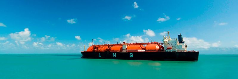 An Flüssigerdgas- oder auch LNG-Terminals wird Flüssigerdgas umgeschlagen, dass beispielsweise mit Tankern angeliefert wird