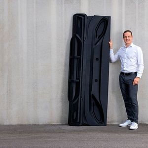 Large-format 3D printing application: a rear light carrier produced as a complex, thin-walled functional prototype for caravan manufacturing.(Source:  Herrmann Additive)