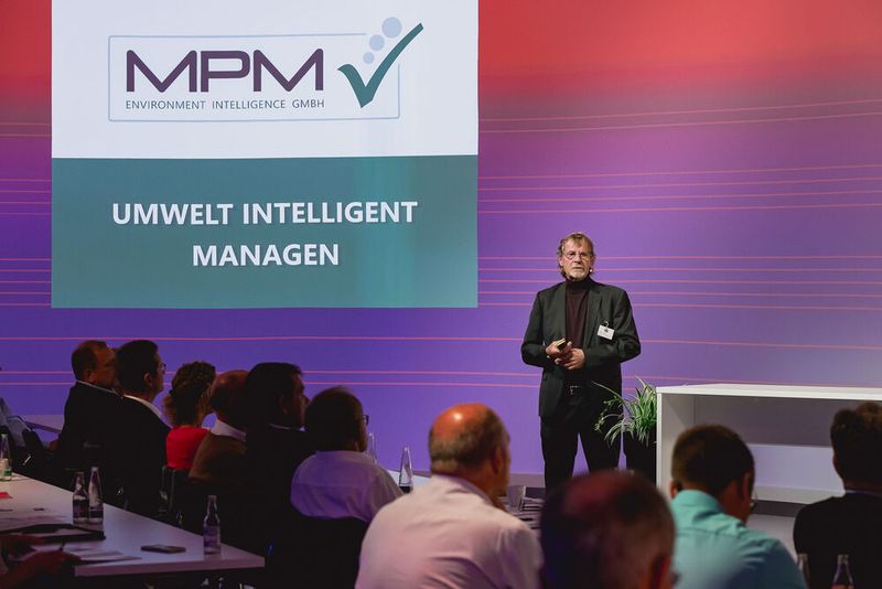 Der EMS-Tag 2024 in Würzburg bringt die Branche an einen Tisch, an dem Ideen und Lösungsansätze für Multikrisen diskutiert werden. (Bild: Stefan Bausewein)