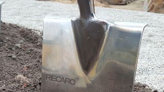 Spatenstich für das neue Recaro-Logistikzentrum in Schwäbisch Hall. IGZ verantwortet die Umsetzung der Logistik-IT. (Recaro)