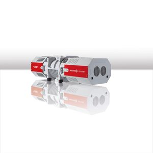 Aufgrund des leistungsstarken IPM-Synchronmotors – einer Eigenentwicklung – verbraucht die HiLobe, eine intelligenten Hochleistungs-Wälzkolbenpumpe für Grob- und Feinvakuumanwendungen, 30 Prozent weniger Strom.(Bild:  Pfeiffer Vacuum)