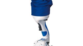 Der neue Vakuum-Schlauchheber Jumbo Flex 50 handhabt Lasten bis 50 kg ergonomisch und schnell. (Bild: Schmalz)