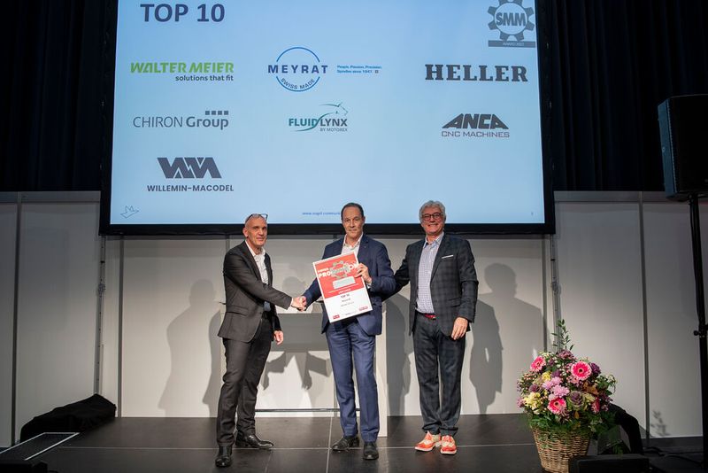 Matthias Böhm und Dr. Heiko Visarius gratulieren Michel Kühni, Geschäftsfüher der Meyrat SA zur Nomination für den SMM Award. Der Spindelhersteller mit Sitz in Biel hat mit dem ATC-E15 ein neues, kompaktes und revolutionäres Werkzeugspannsystem entwickelt, das den Vorstoss in die Welt der Mikromaschinen und der Mikrobearbeitung ermöglicht.  (Bild: Thomas Entzeroth)