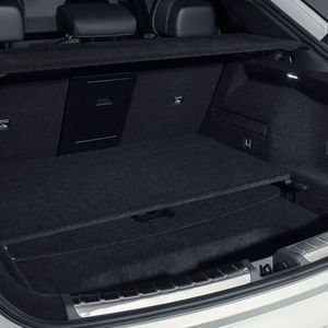 Der klassisch erweiterbare Kofferraum fällt mit 456 Litern allerdings eher kompakt aus.(Bild:  Zeekr)