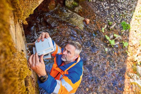 Mit Sensoren und KI will Endress+Hauser die Hochwasser-Warnung auf neue Beine stellen.(Bild:  Endress+Hauser)