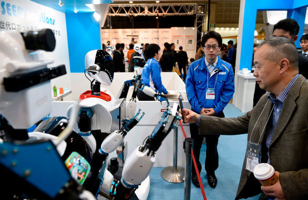 Fast 450 Firmen präsentieren in Tokyo ihre neuesten Roboter bis zum 5. Dezember. (Bild: dpa- Bildfunk)